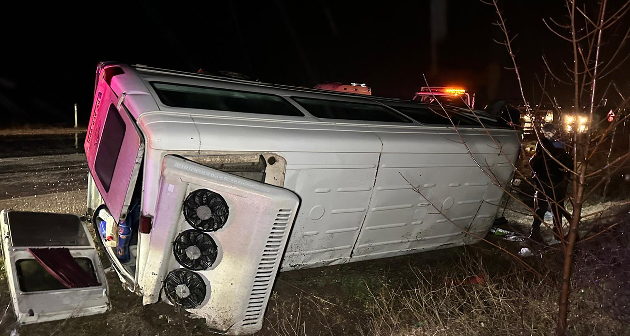 İşçi servisi şarampole devrildi: 17 yaralı