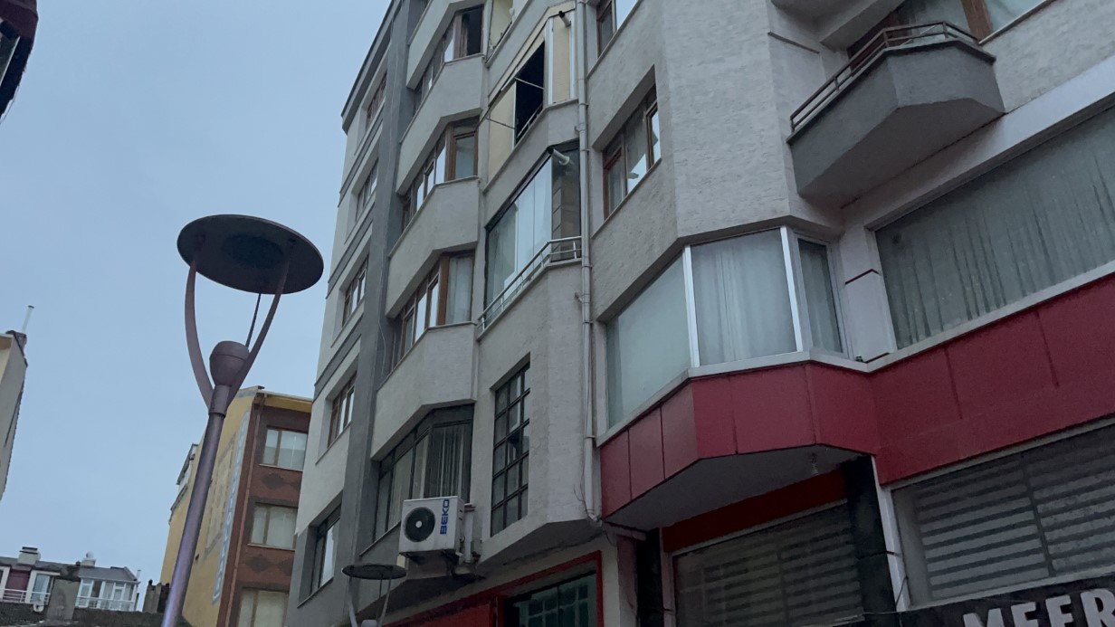 Ocakta unutulan yemekten çıkan gaz anne ve iki oğlunu zehirledi