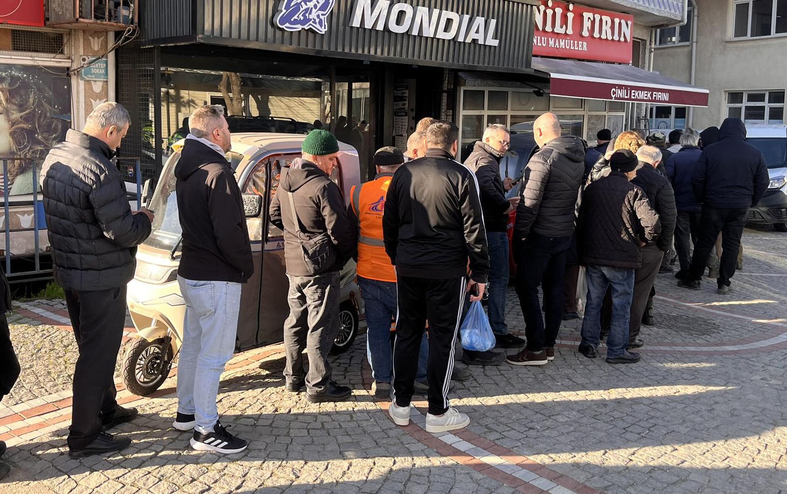 Hayrabolu’da Ramazan’da pide kuyruğu