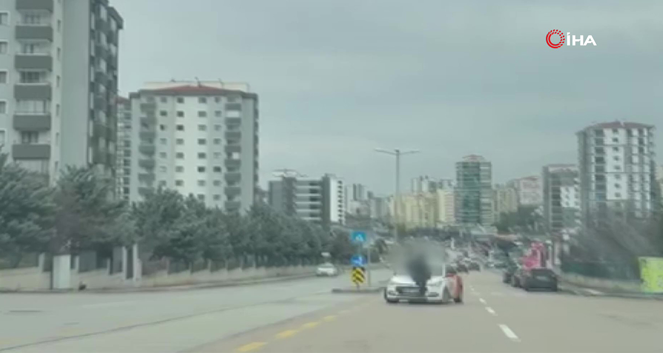 Ankara’da sürücü kursu eğitmeni tartıştığı kişiyi kaput üzerinde kilometrelerce sürükledi