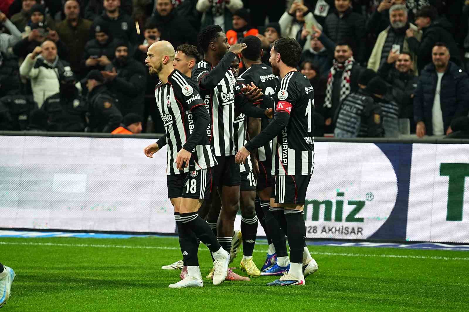 Trendyol Süper Lig: Beşiktaş: 1 - Göztepe: 0 (Maç devam ediyor)