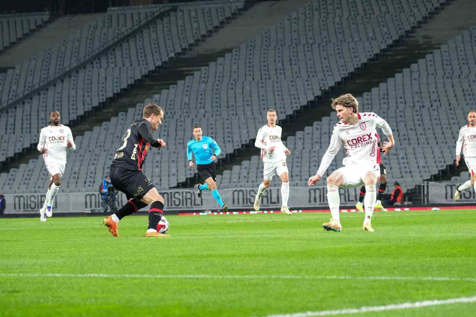 Trendyol Süper Lig: Fatih Karagümrük: 0 - Samsunspor: 0 (İlk yarı)