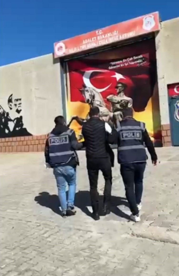 Hatay’da hapis cezaları nedeniyle aranan 2 kişi tutuklandı