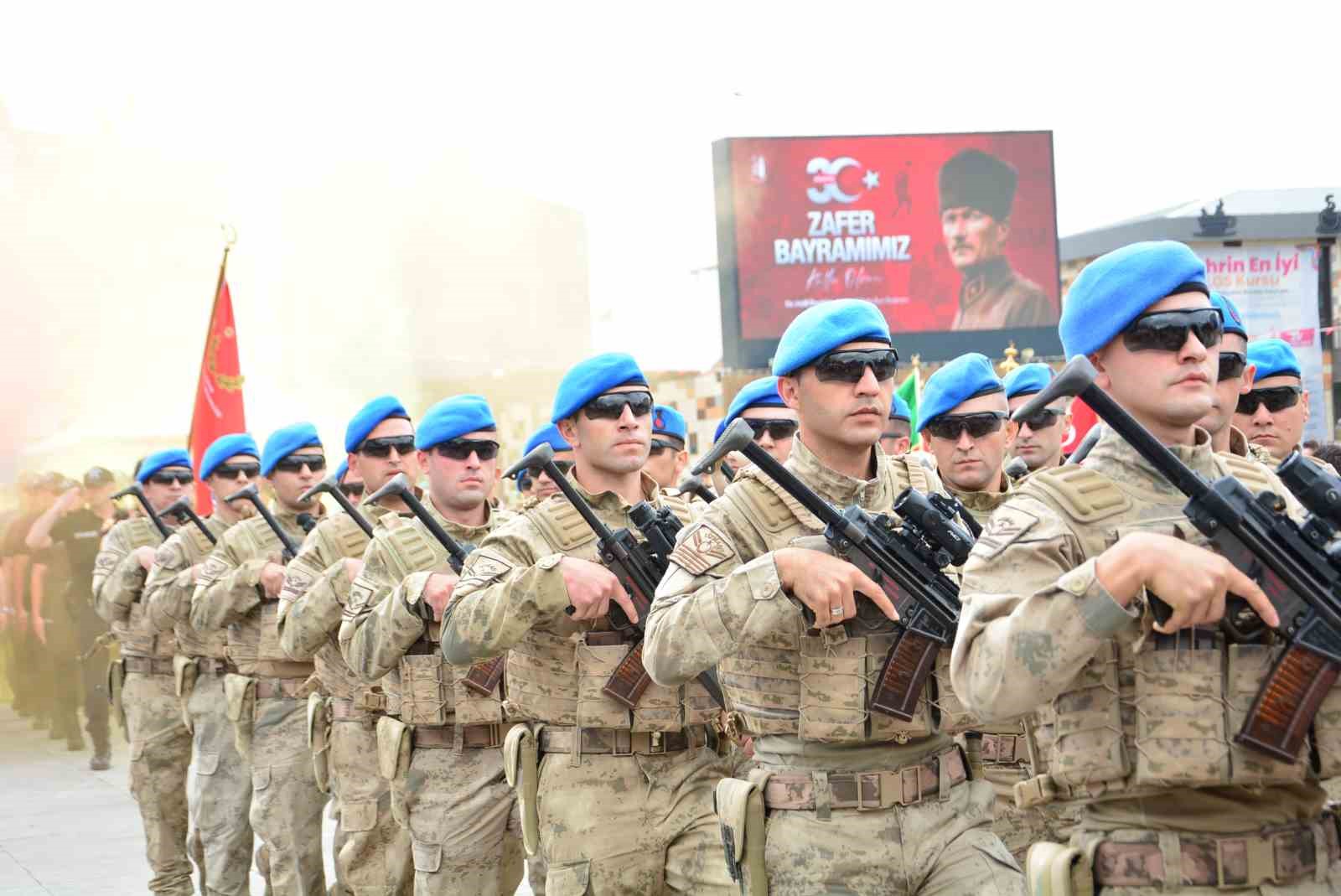 corum-da-30-agustos-zafer-bayrami-coskuyla-kutlandi