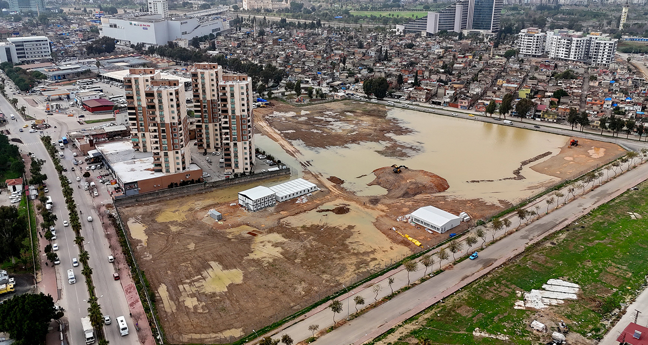 Coniler, Conolara komşu oluyor