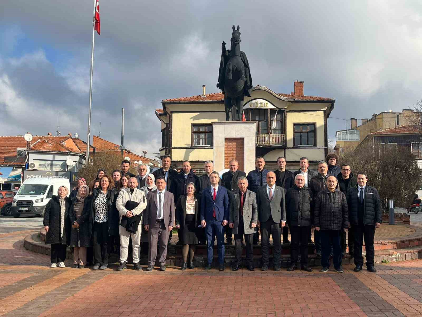 Tavşanlı’da vergi haftası kutlamaları çelenk sunumu ile başladı