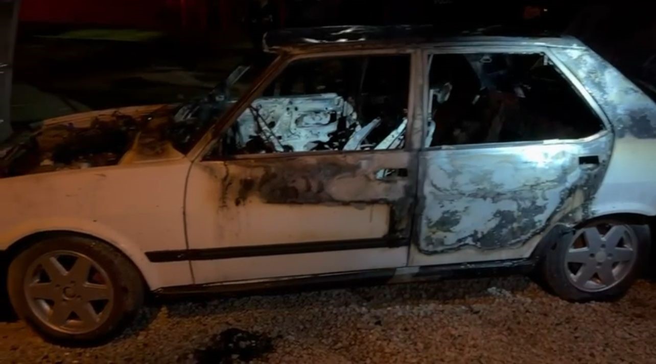 Malatya’da park halindeki araç yandı