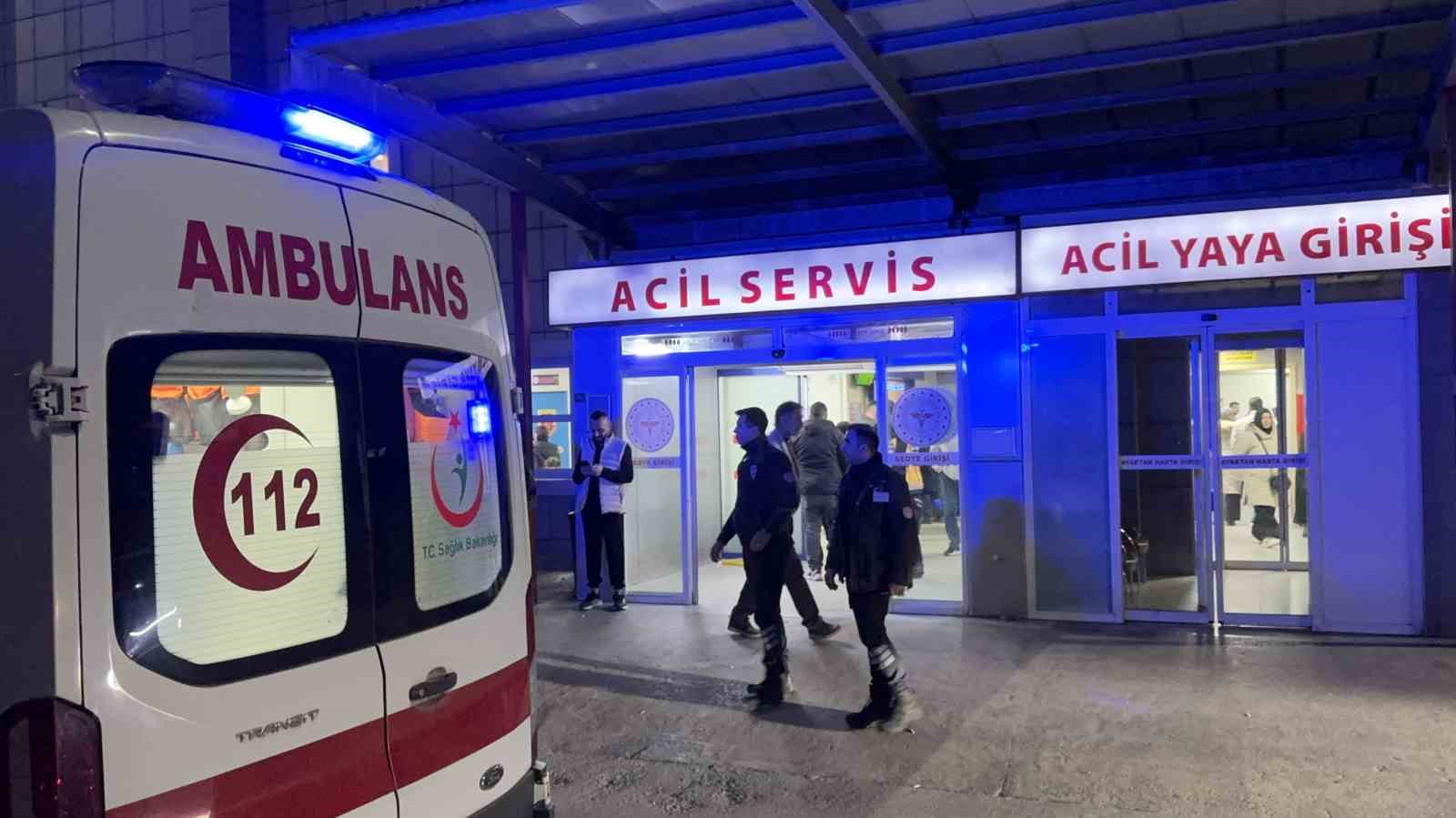Bursa’da parkta çıkan tartışmada kan aktı, sırtından bıçaklanarak yaralandı