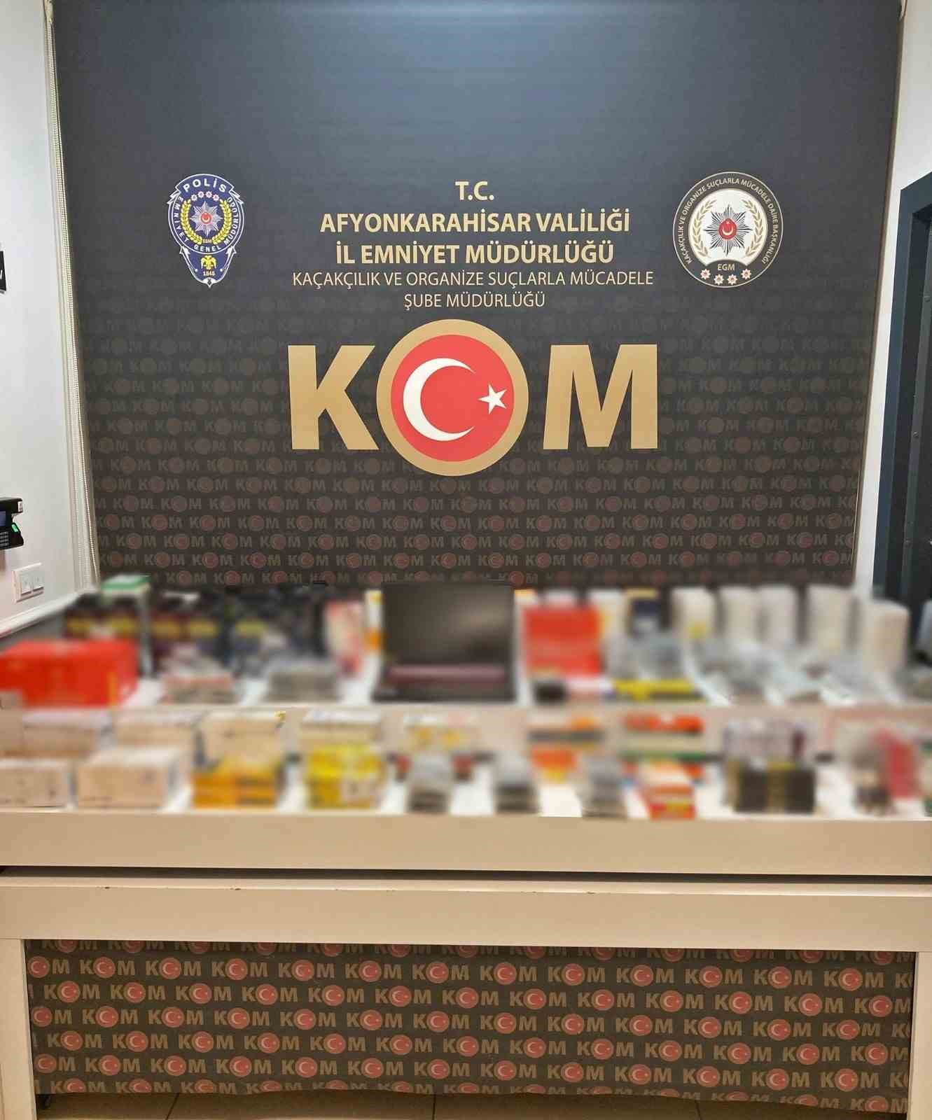 Polisten kaçak telefonu parçaları ile aksesuarları ele geçirdi