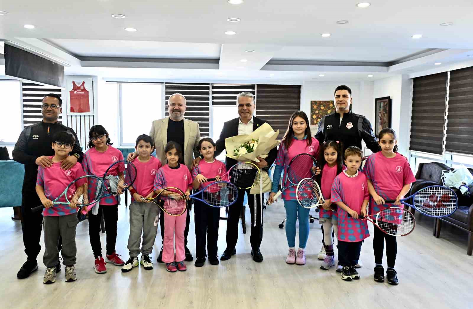 Minik raketler turnuva yolunda