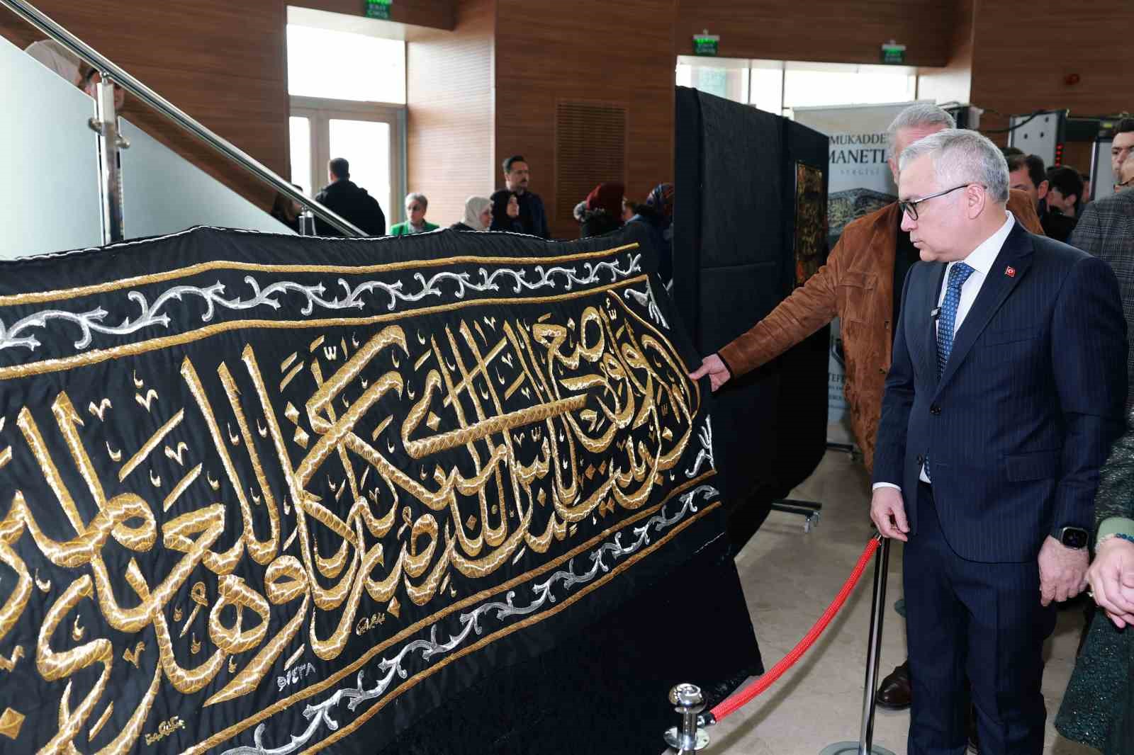 Mukaddes Emanetler Sergisi Sivas’ta Ziyarete Açıldı