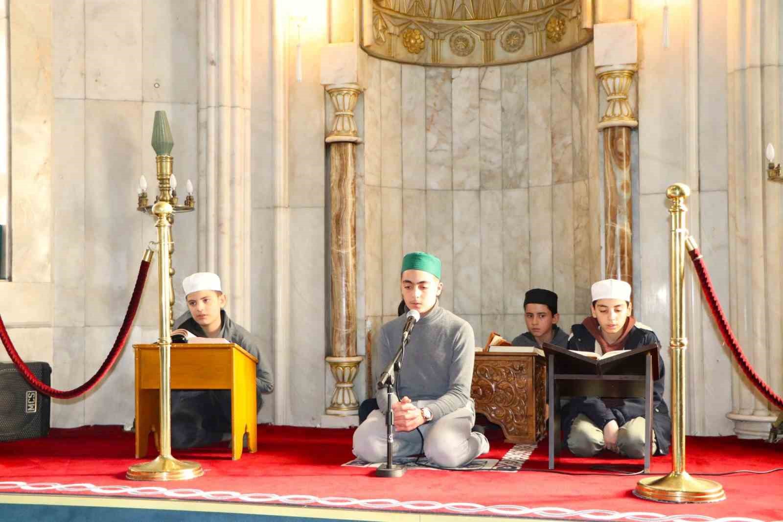 Elazığ’da camilerde mukabele geleneği