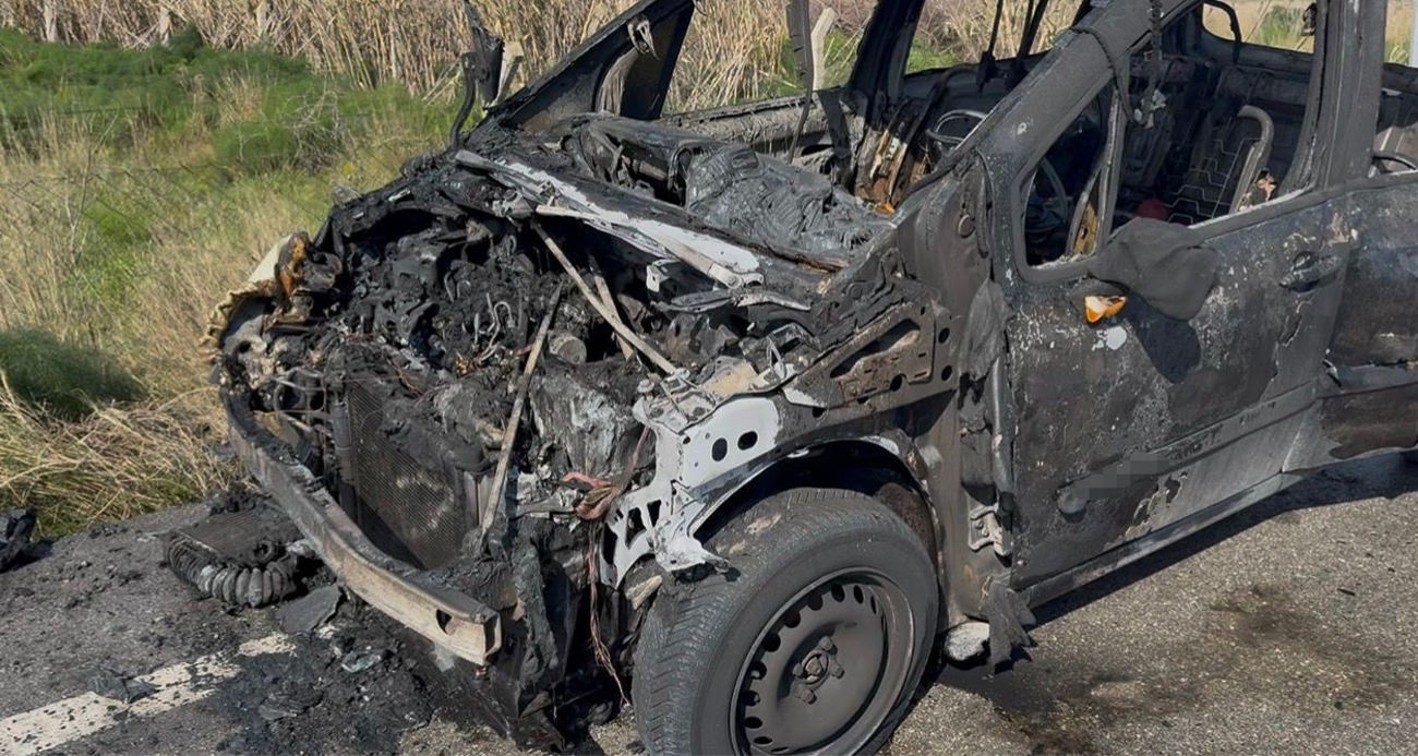 Seyir halindeki otomobil alev alev yandı, sürücü son anda kurtuldu