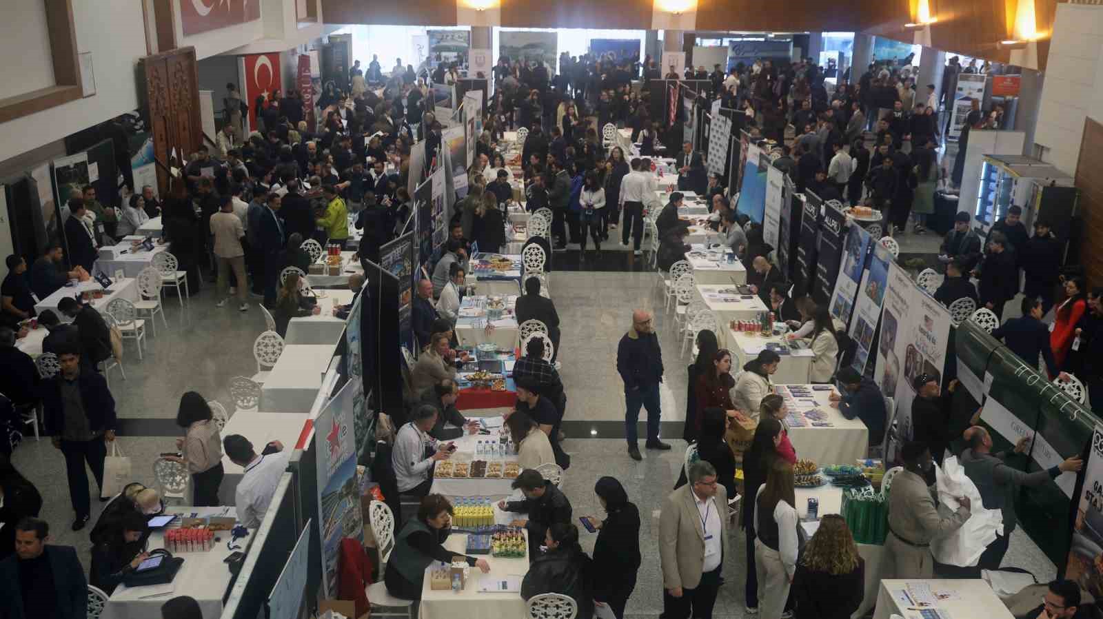 Turizm profesyonelleri öğrencilerle buluştu