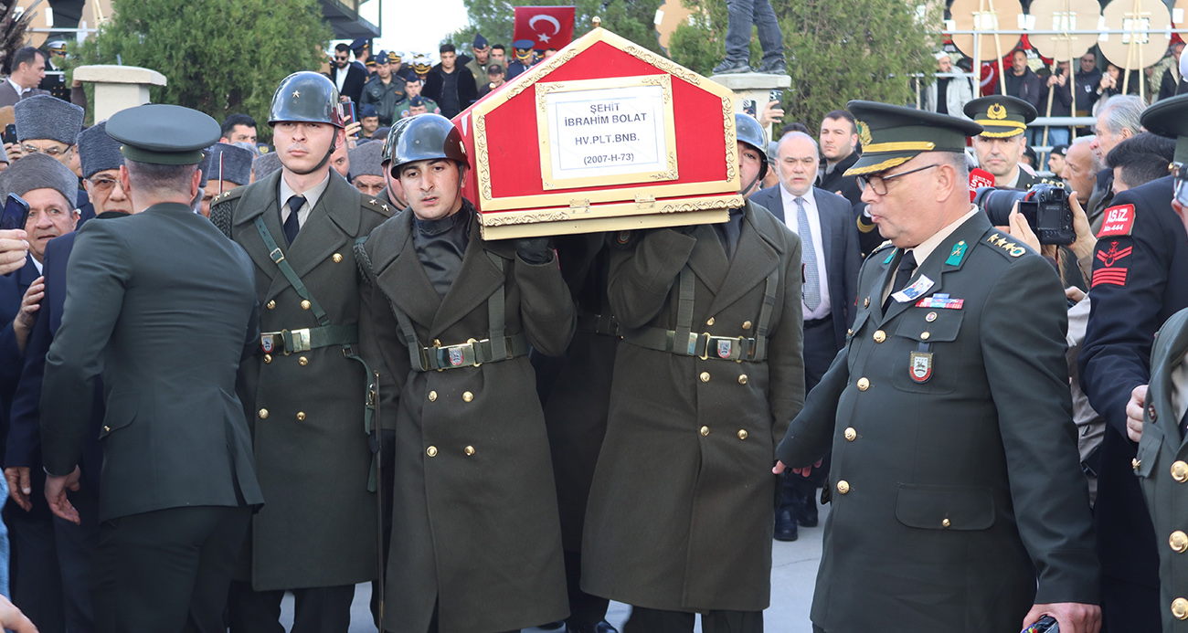 Şehit Pilot Binbaşı İbrahim Bolat İzmir’de son yolculuğuna uğurlandı