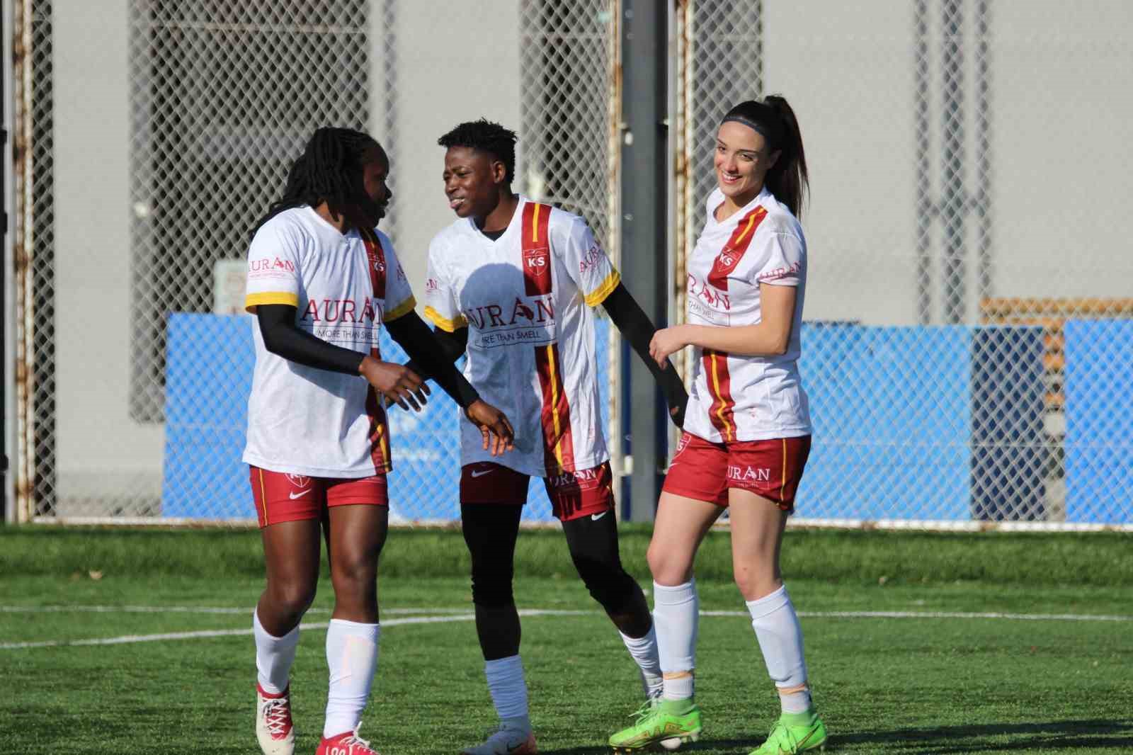 Hem şampiyon, hem de gol kraliçesi