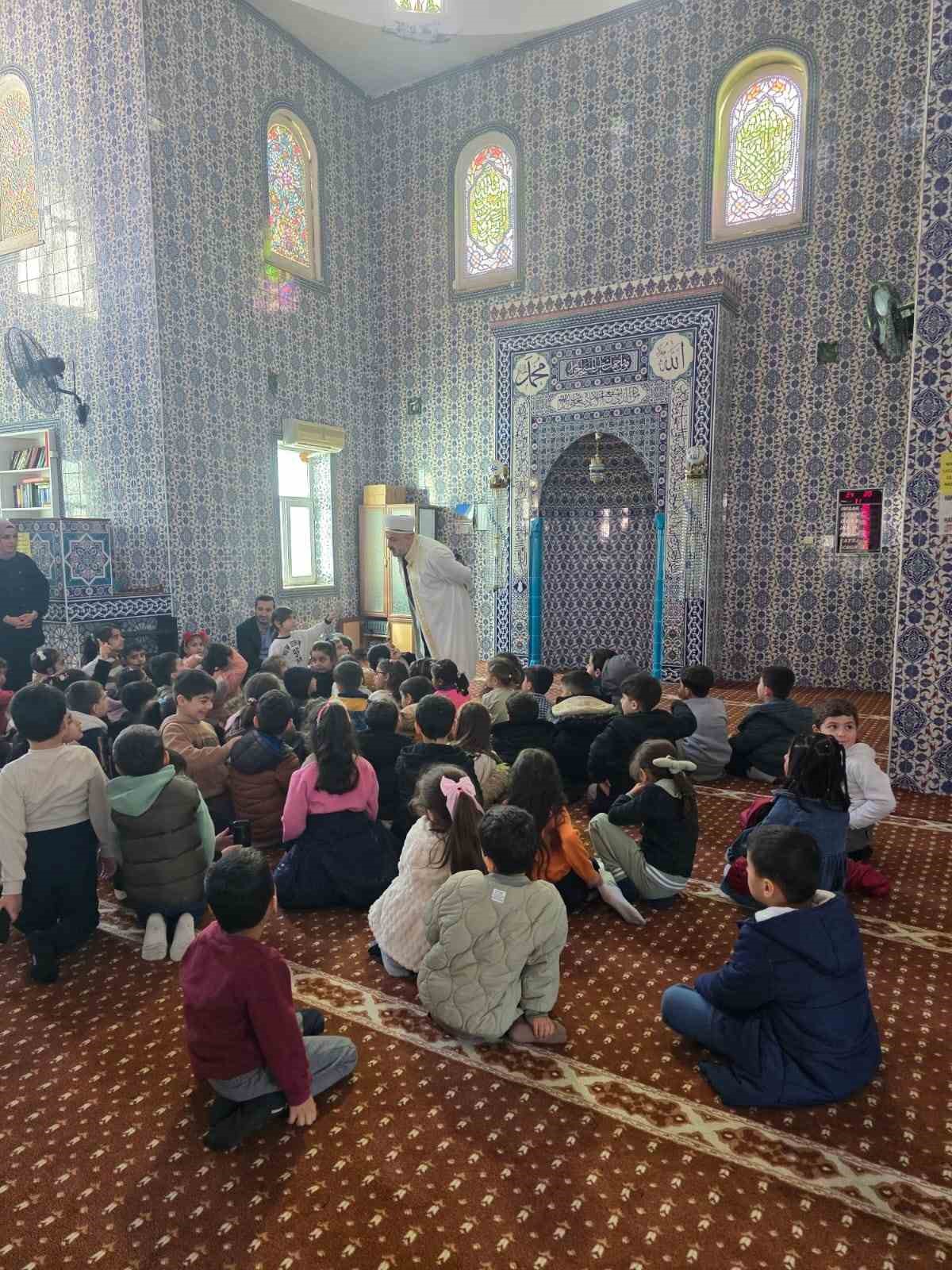 Siirt’te anaokulu öğrencilerine cami tanıtım etkinliği