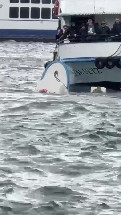 Karaköy’de yolcu vapuru balıkçı teknesine çarptı: Denize düşen kişi kurtarıldı