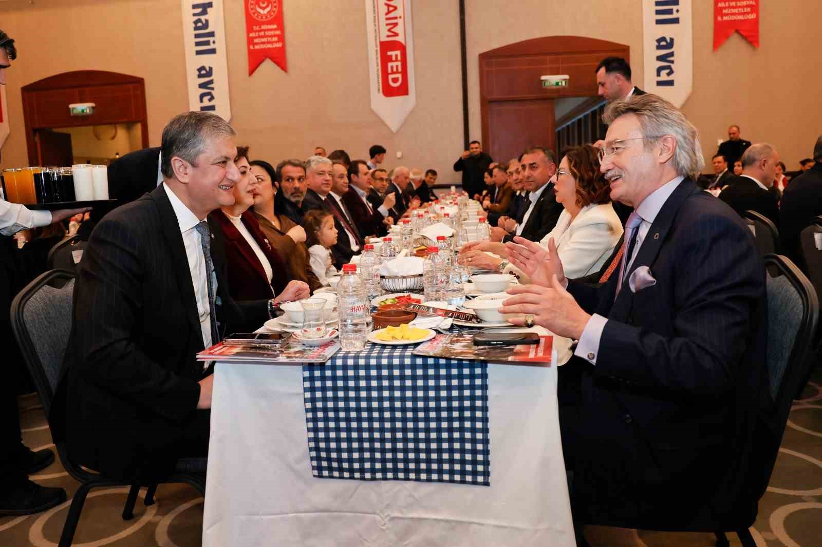 Adana’da koruyucu aileler ve çocukları iftarda buluştu