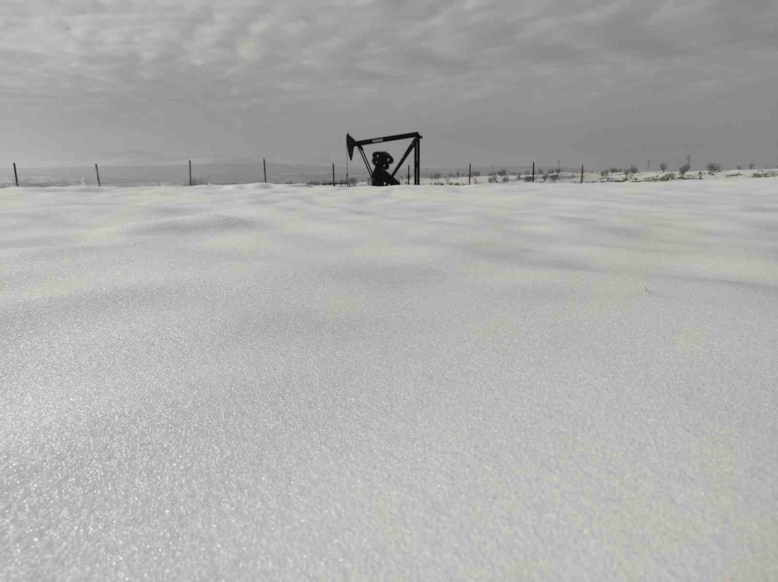 Sason ve Kozluk’ta okullara kar engeli