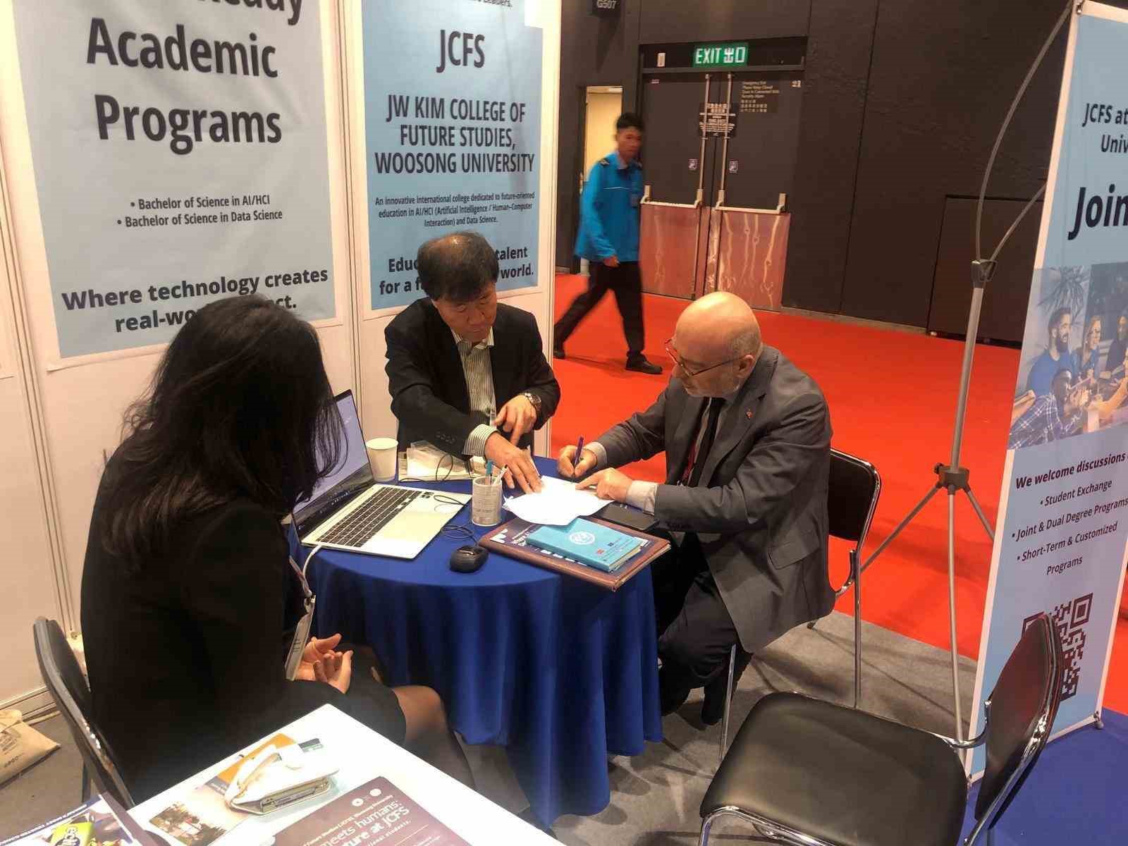 Rektör Karamustafa, Hong Kong’da APAIE Uluslararası Etkinliği’ne katıldı