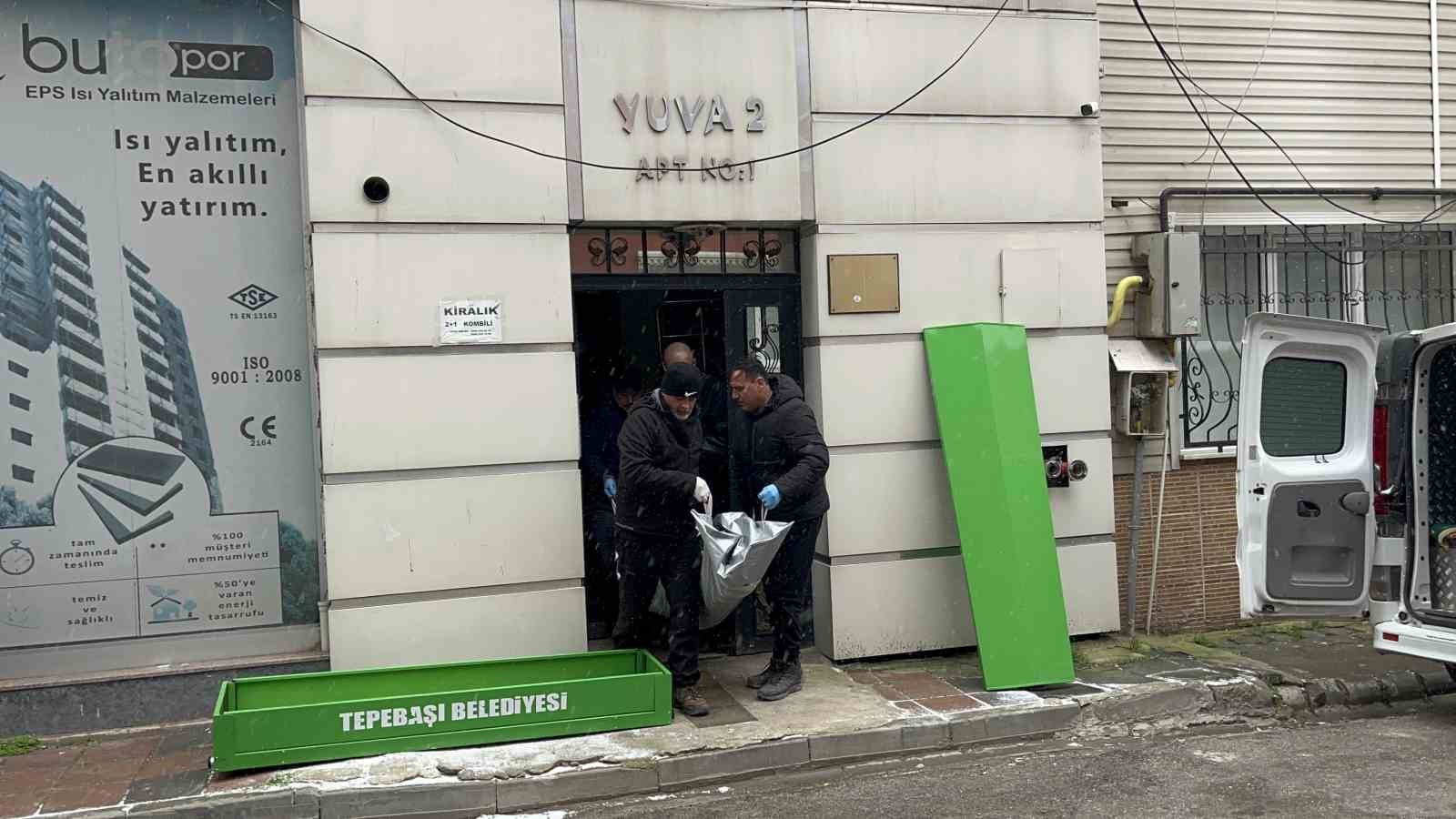 Şüpheli şekilde ölen kadının camdan atlayan kocası: 