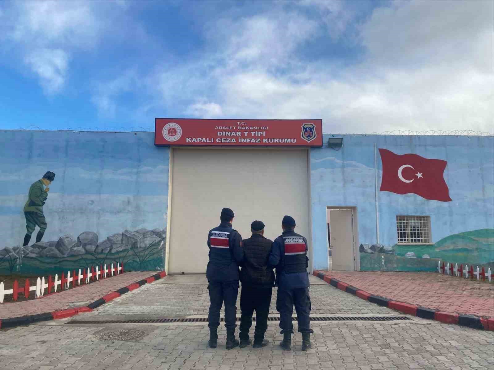 Jandarma hapis cezasıyla aranan şahsı yakaladı