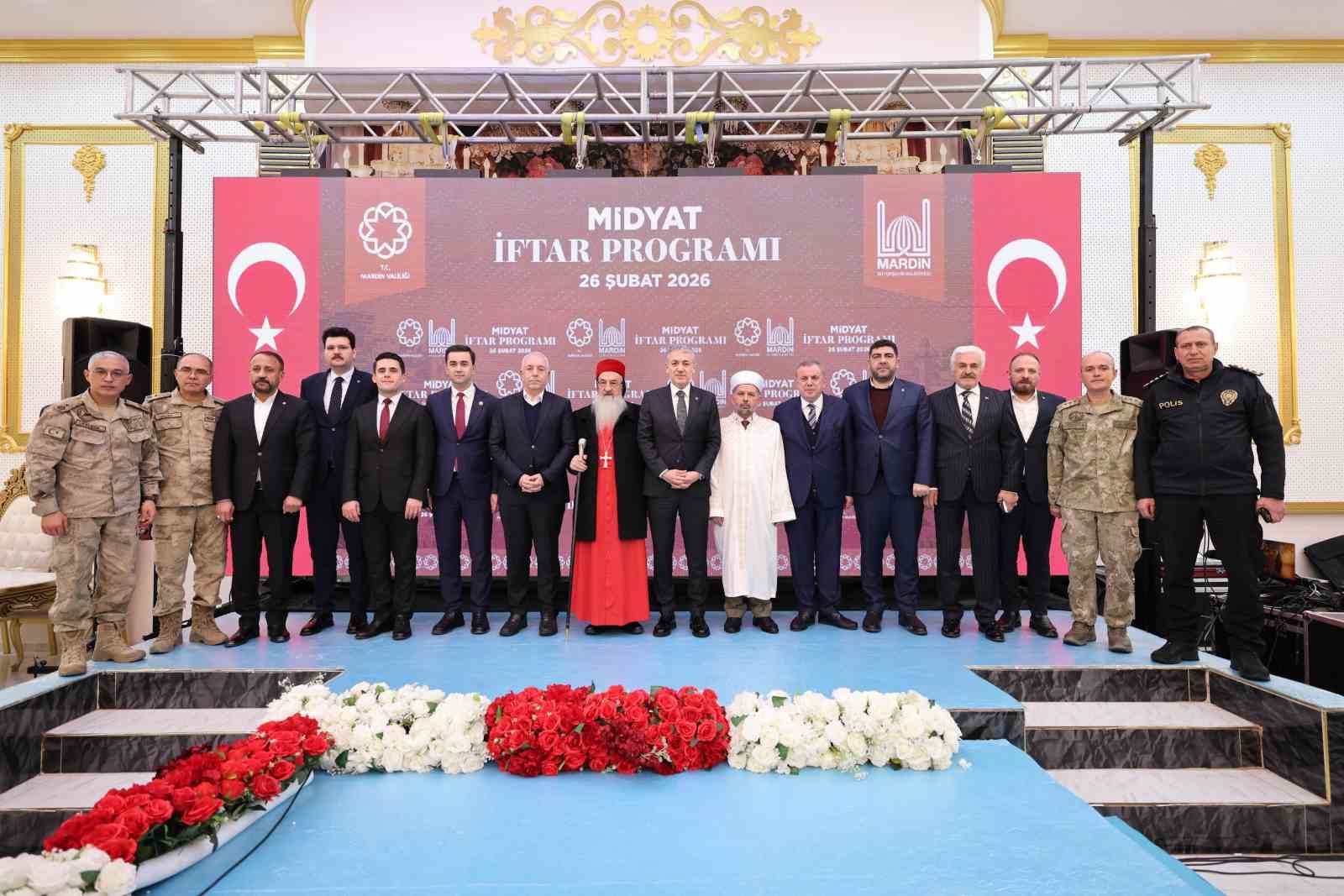 Vali Akkoyun, Midyat’ta vatandaşlarla iftarda bir araya geldi