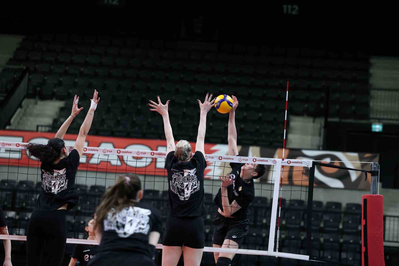 Eczacıbaşı Dynavit, Göztepe ile mücadele edecek