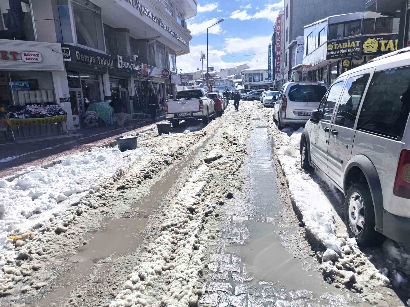 Van’da esnaf ve vatandaşlardan 