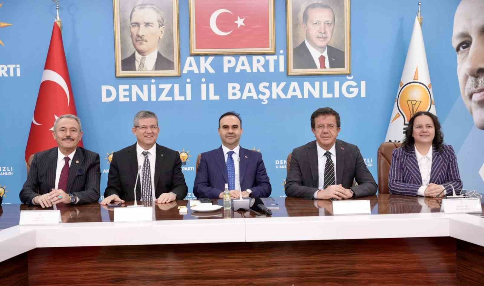 Sanayi ve Teknoloji Bakanı Mehmet Fatih Kacır Denizli partilileriyle bir araya geldi