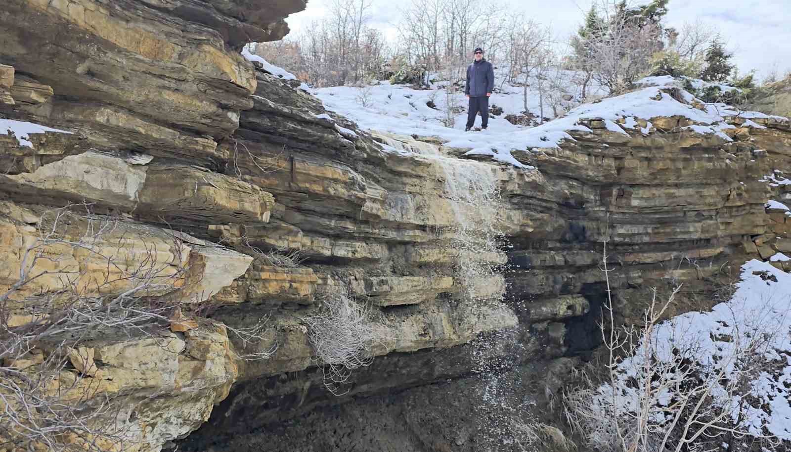 Yağmur ve kar, Harput’ta doğal şelaleler oluşturdu