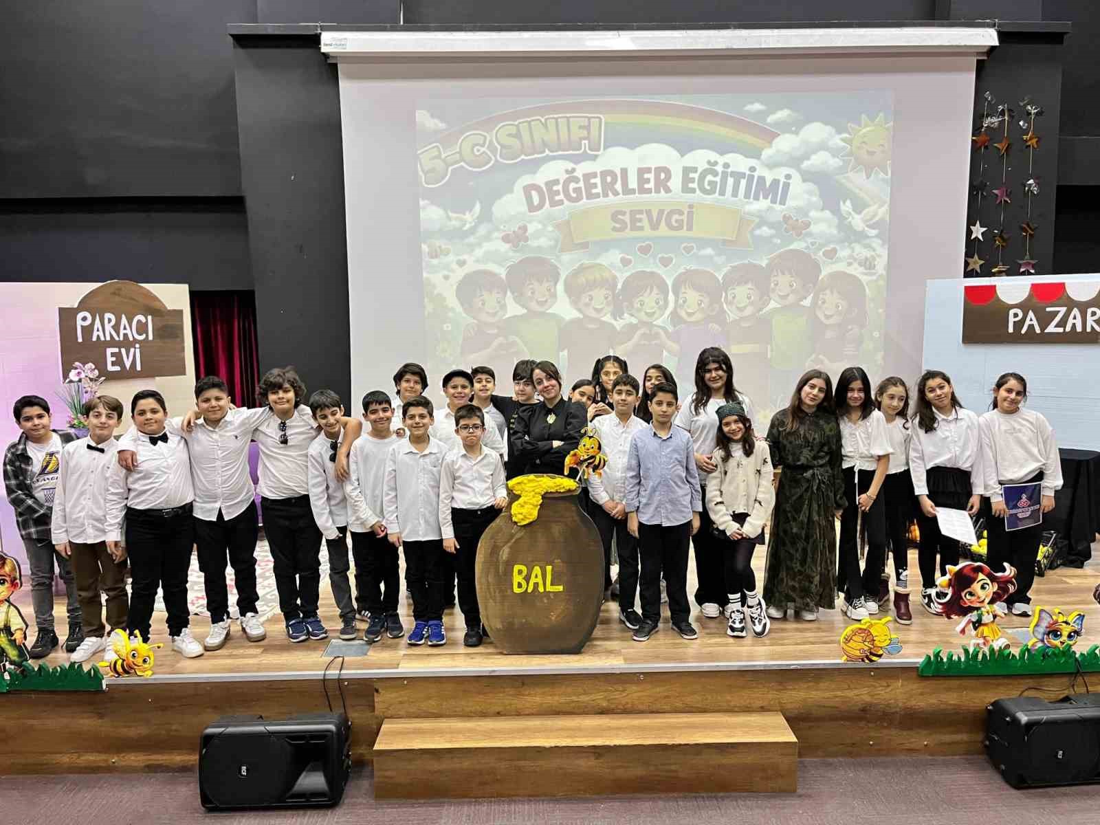 Bulut Başarı Koleji’nde değerler sahneye taşındı