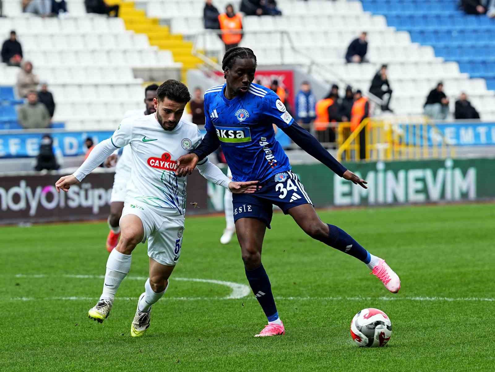 Trendyol Süper Lig: Kasımpaşa: 0 - Çaykur Rizespor: 0 (Maç devam ediyor)