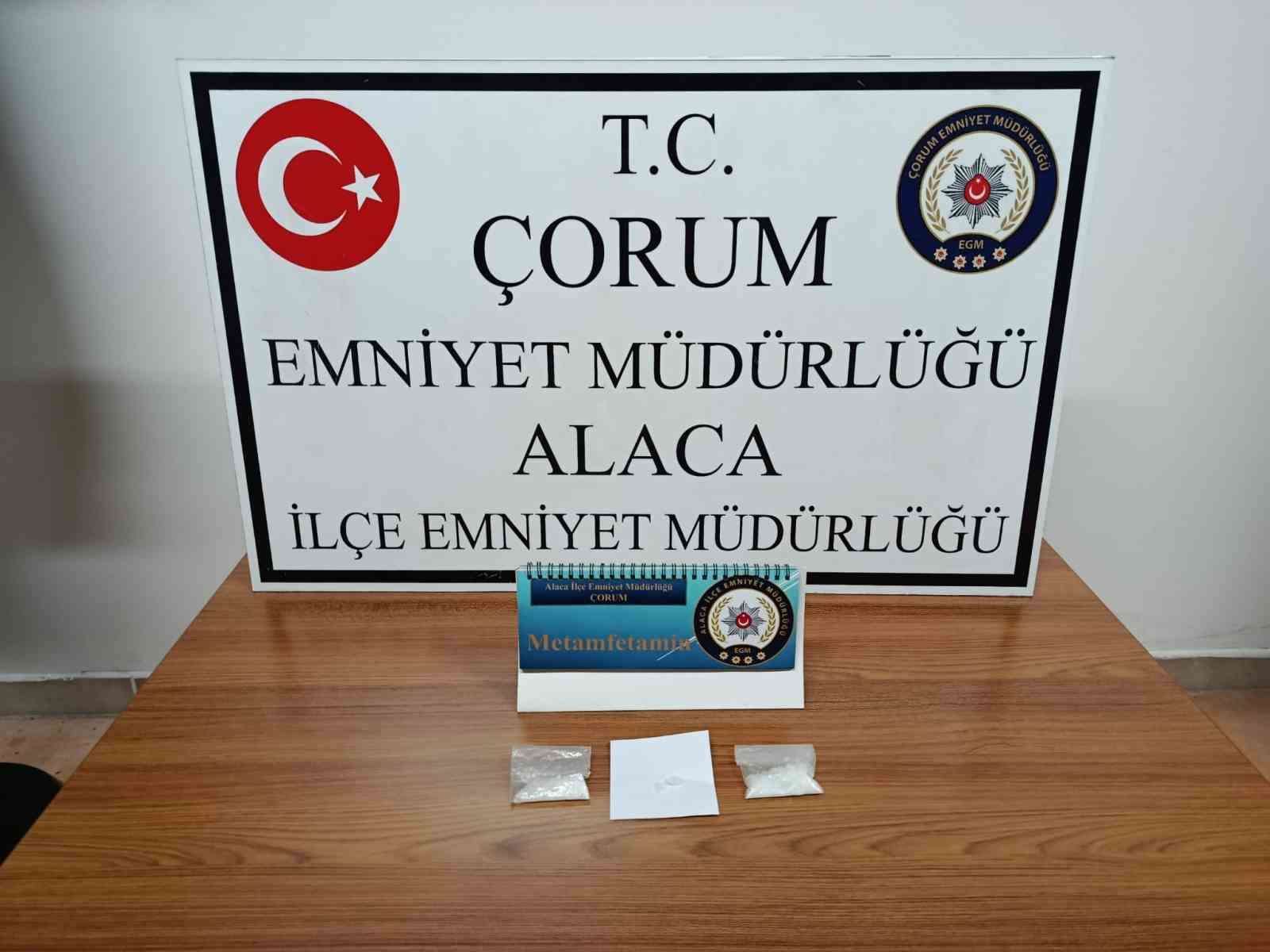 Alaca’da uyuşturucuyla yakalanan 2 kişi gözaltına alındı