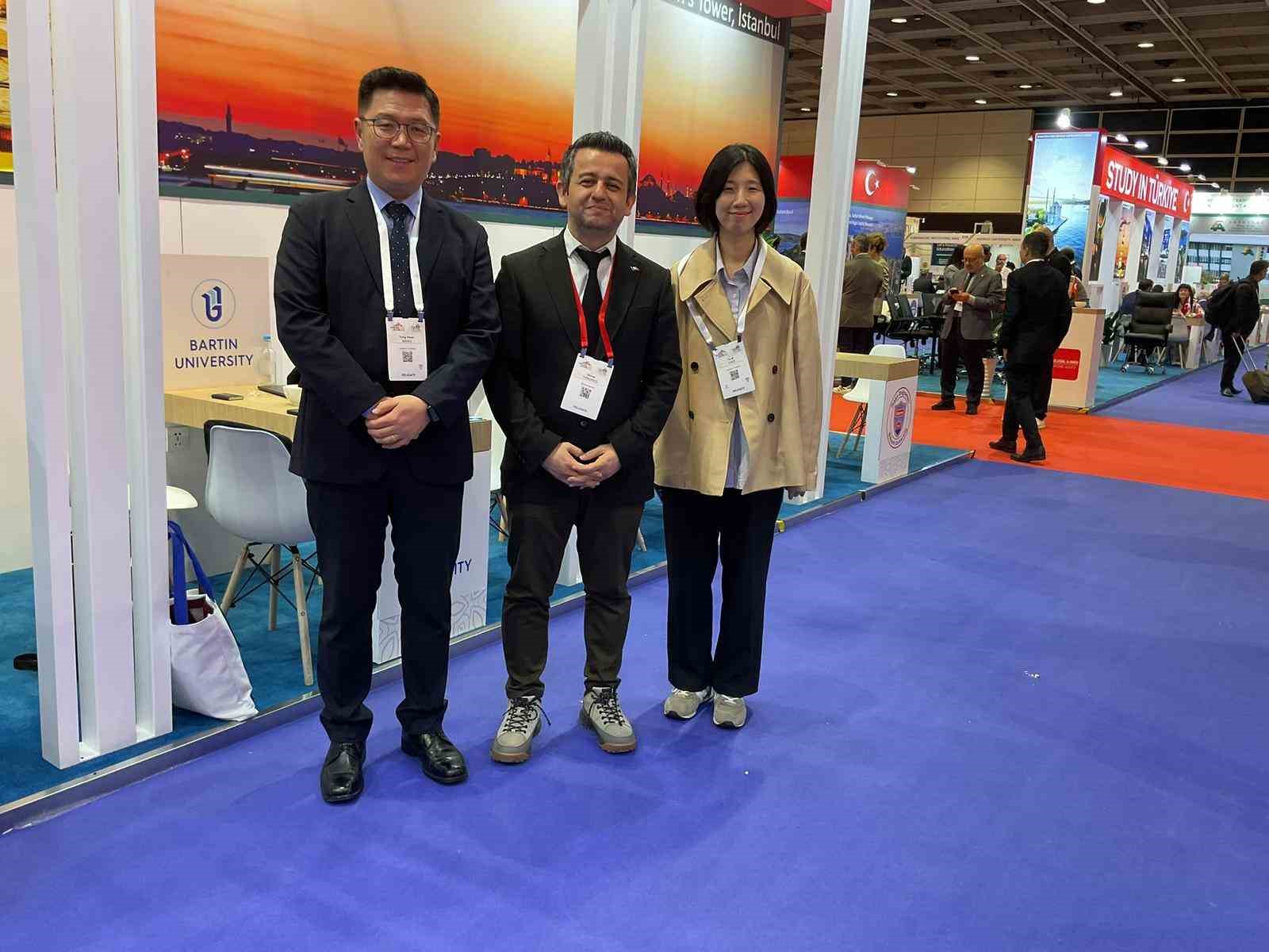 BARÜ Hong Kong’da küresel iş birliği ağını güçlendiriyor