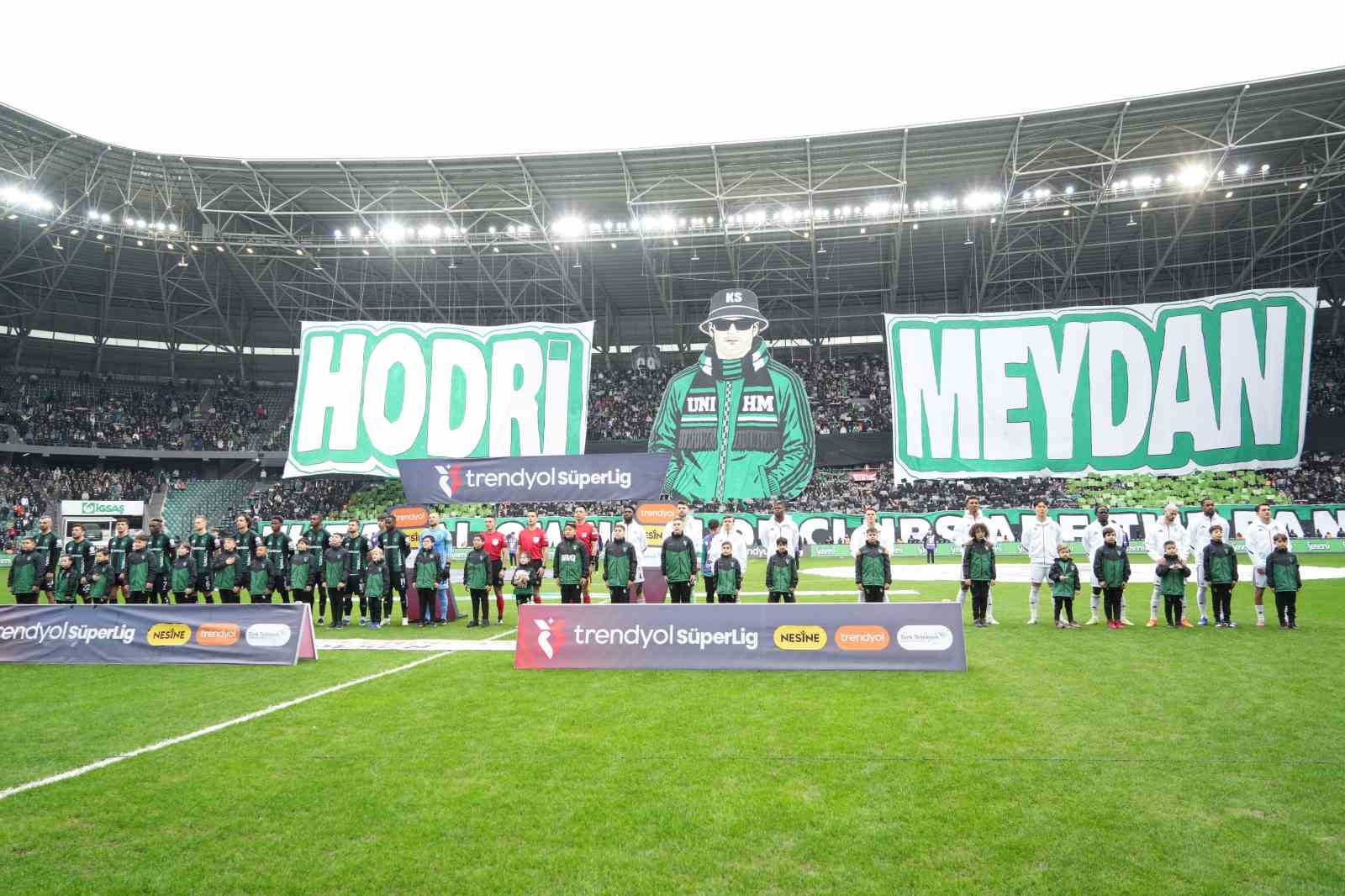 Trendyol Süper Lig: Kocaelispor: 0 - Beşiktaş: 0 (Maç devam ediyor)