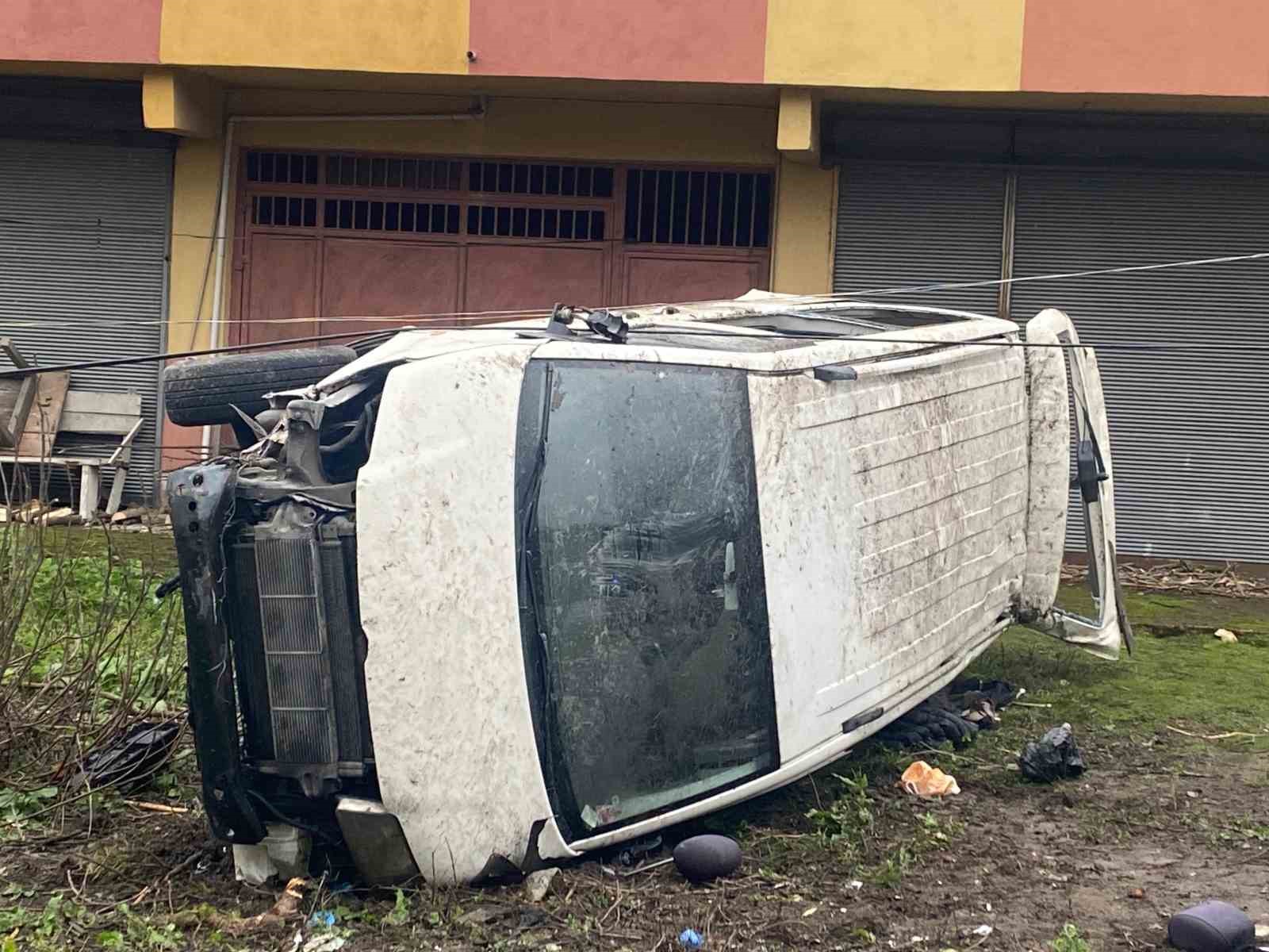 Zonguldak’ta minibüs devrildi, 4 yaralı