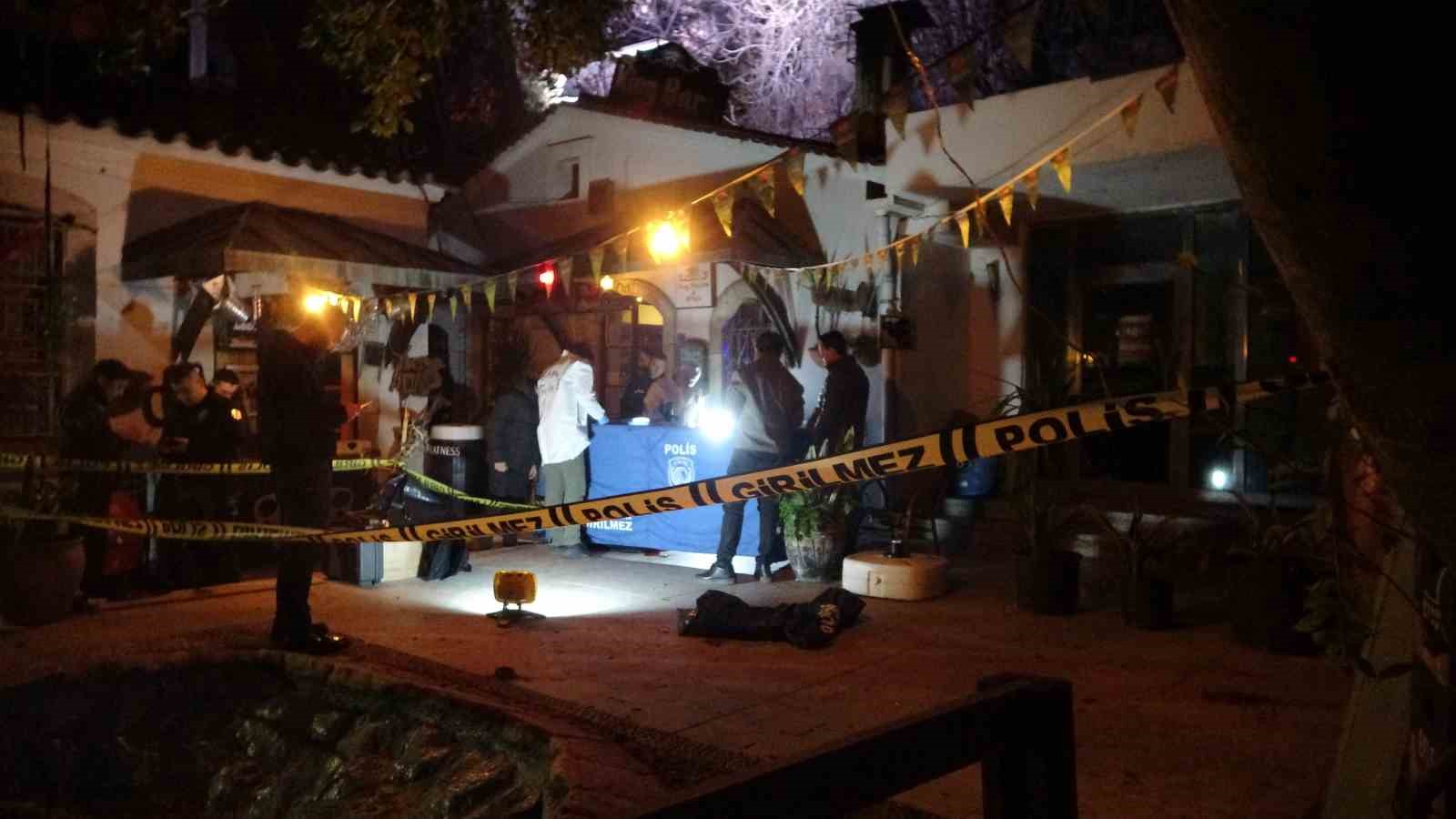 Antalya’da 21 Yaşındaki genç 30 metre yükseklikten beton zemine düşerek hayatını kaybetti