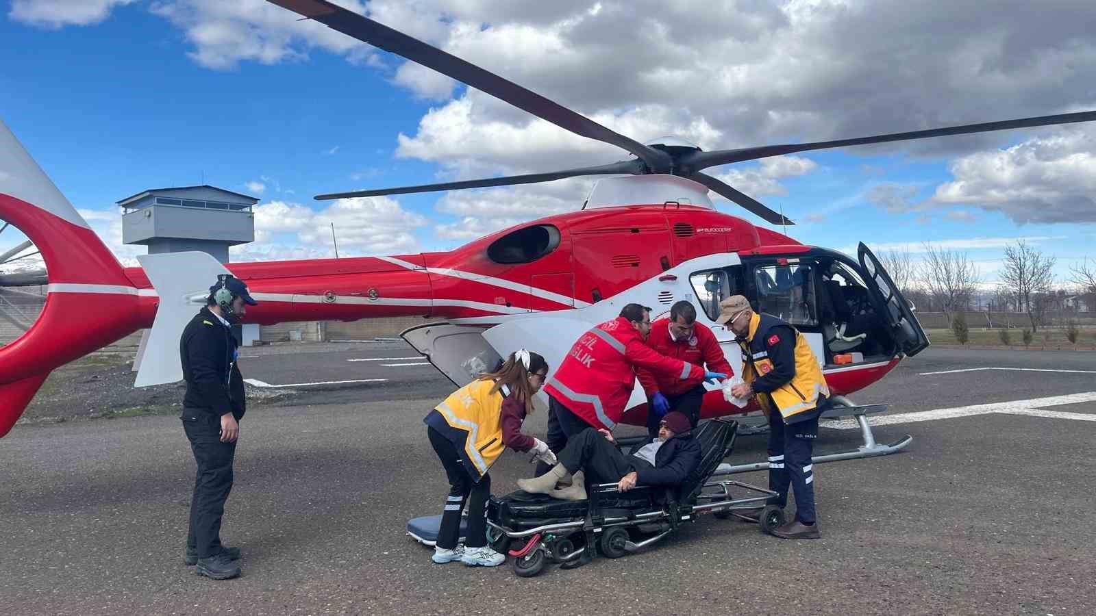 Bingöl’de helikopter ambulans diyaliz hastası havalandı