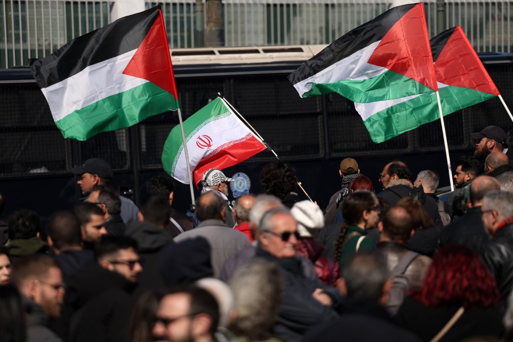 İran'da Hamaney'in ölümünün ardından yüz binler sokakta