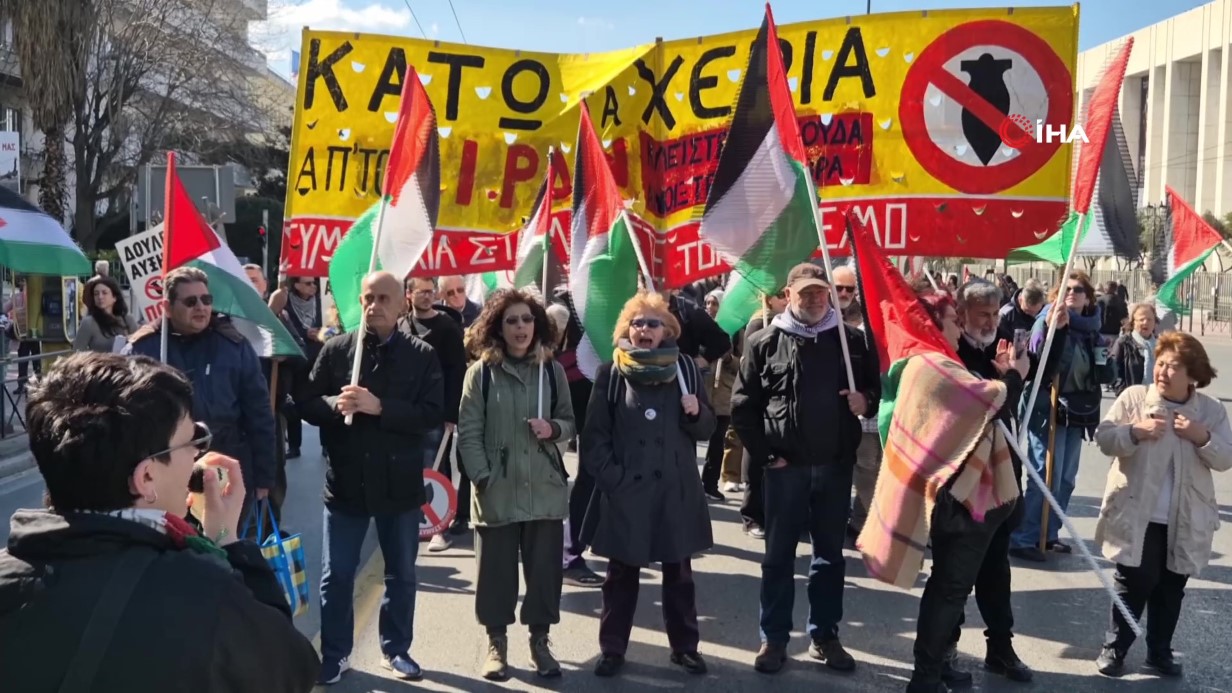 Yunanistan’da ABD ve İsrail’in İran’a yönelik saldırıları protesto edildi