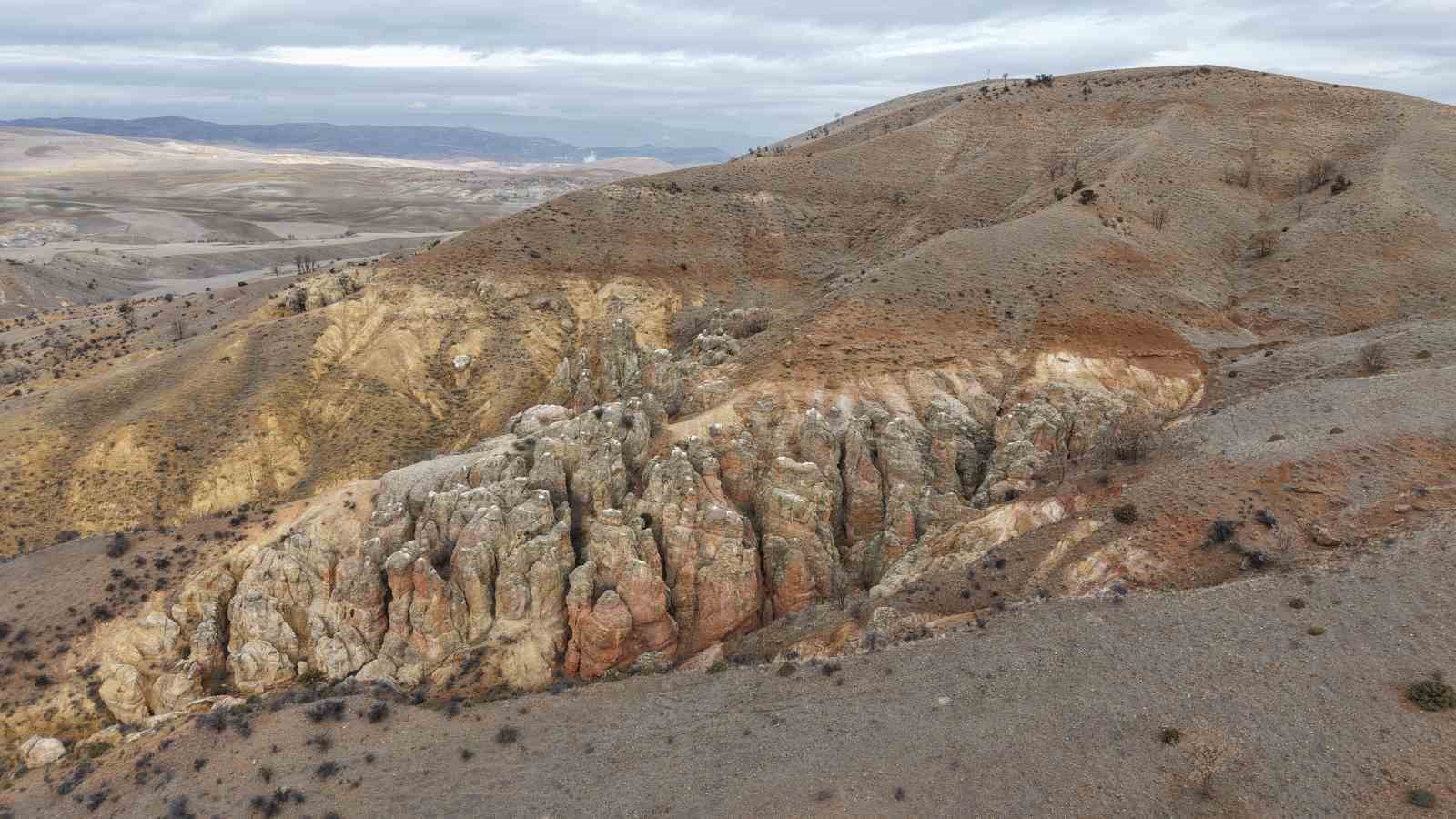 Kırıkkale’de doğanın şekillendirdiği kayalar ilgi çekiyor