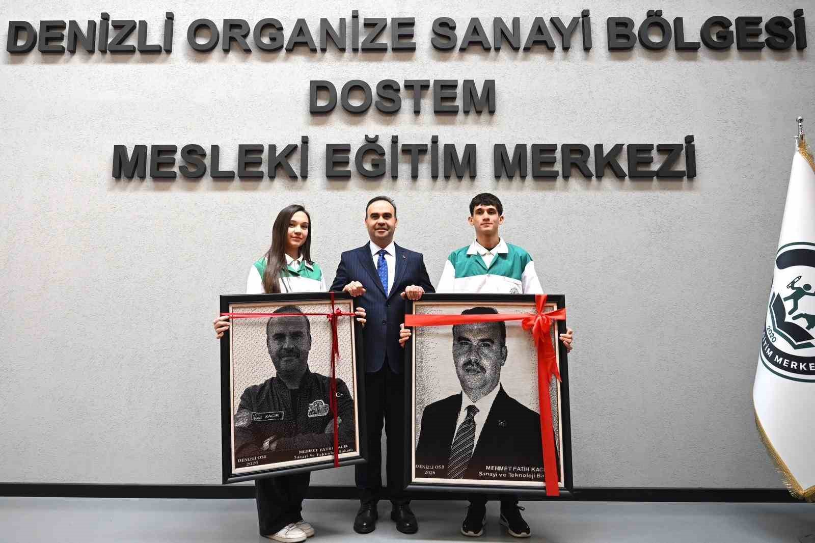 Denizli Model Fabrikayı açan Bakan Kacır, DOSTEM öğrencileriyle bir araya geldi