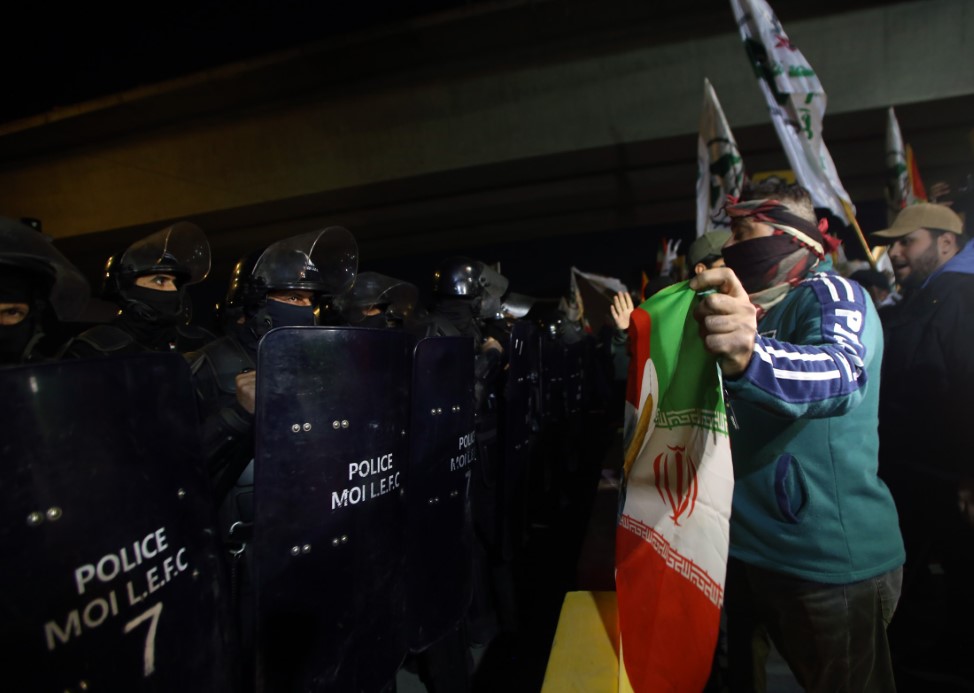 Bağdat’ta tansiyon yükseldi: Protestocular güvenlik güçlerine ateş açtı