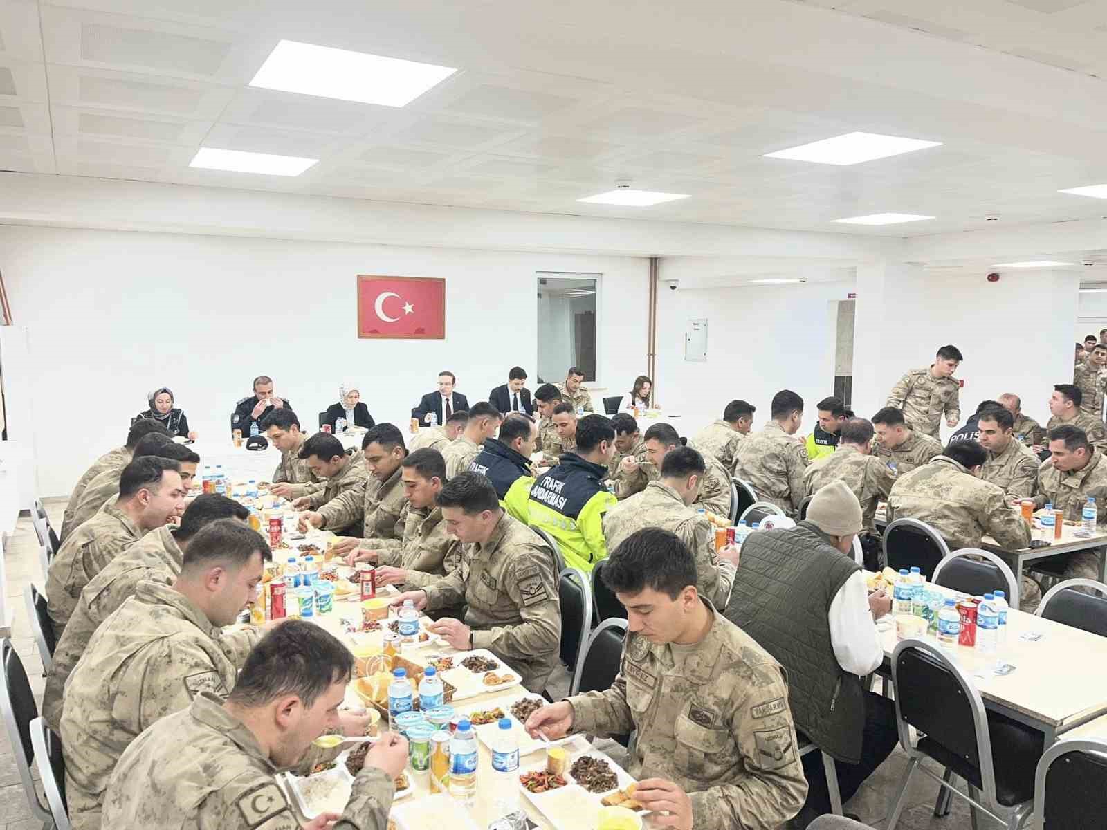 Digor Kaymakamı Ahmed Tayyib Kahraman, jandarma personeliyle iftarda buluştu