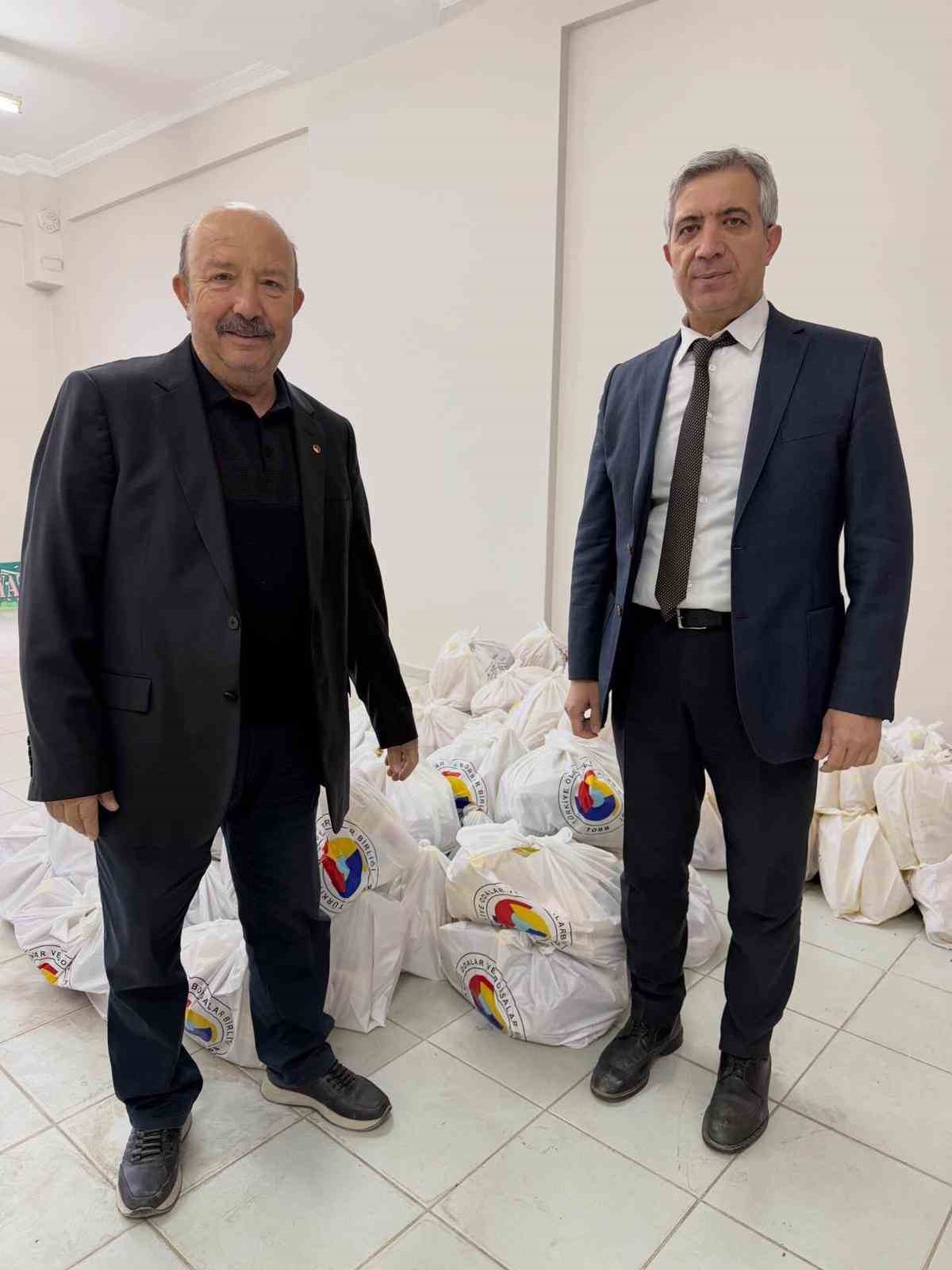 Sarıgöl ve Alaşehir’de 430 gıda yardım paketi dağıtıldı