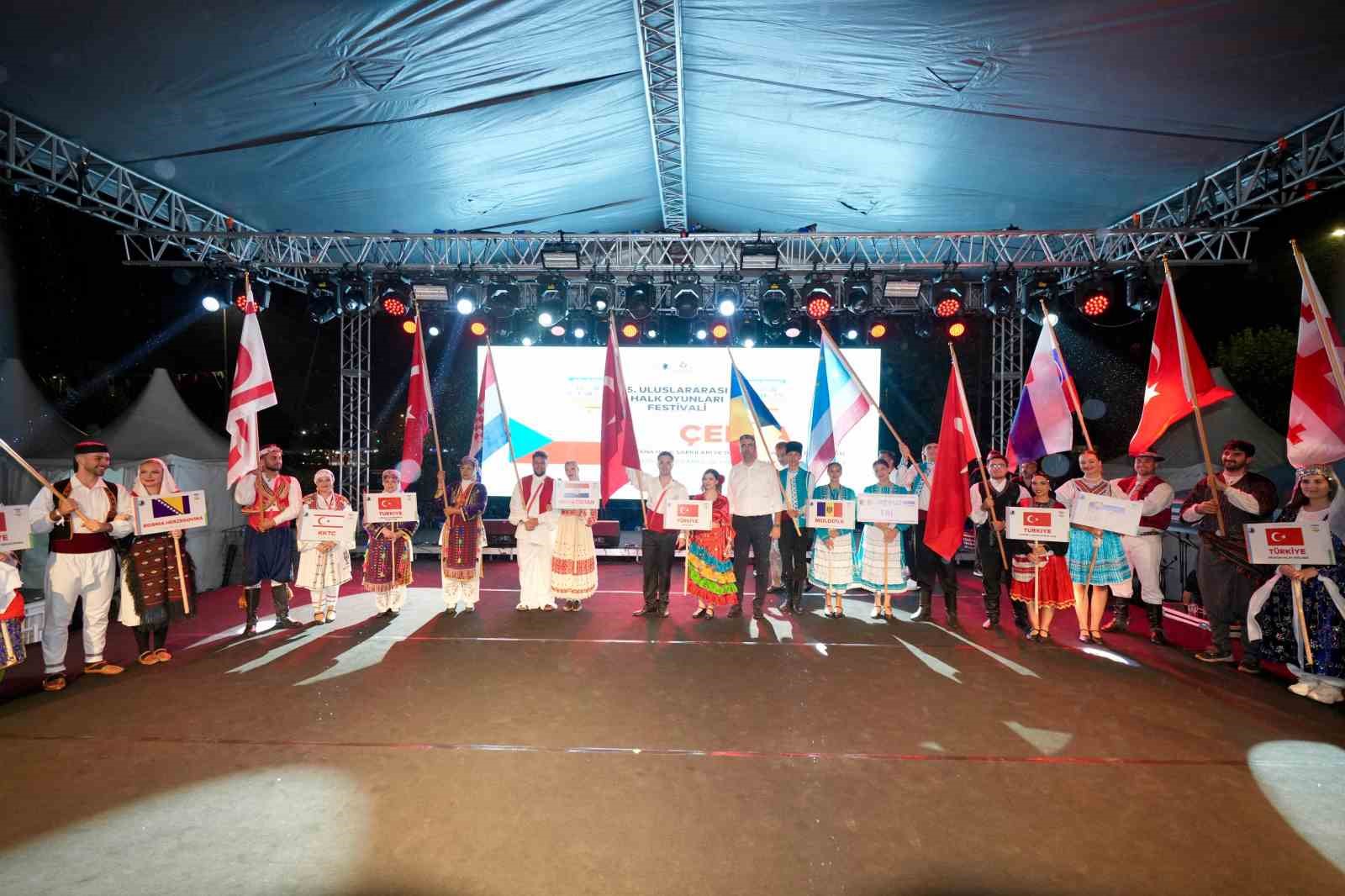 kartal-da-5-uluslararasi-halk-oyunlari-festivali-coskuyla-basladi