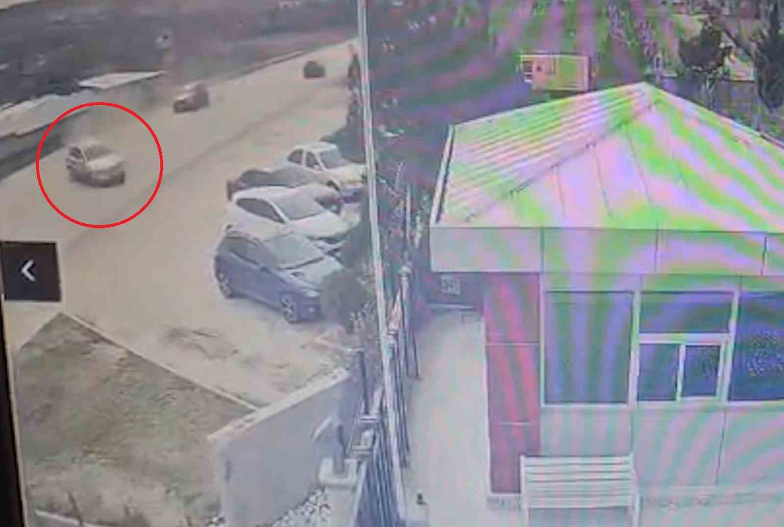 Trafikte korku dolu anlar kamerada: Otomobil böyle savruldu