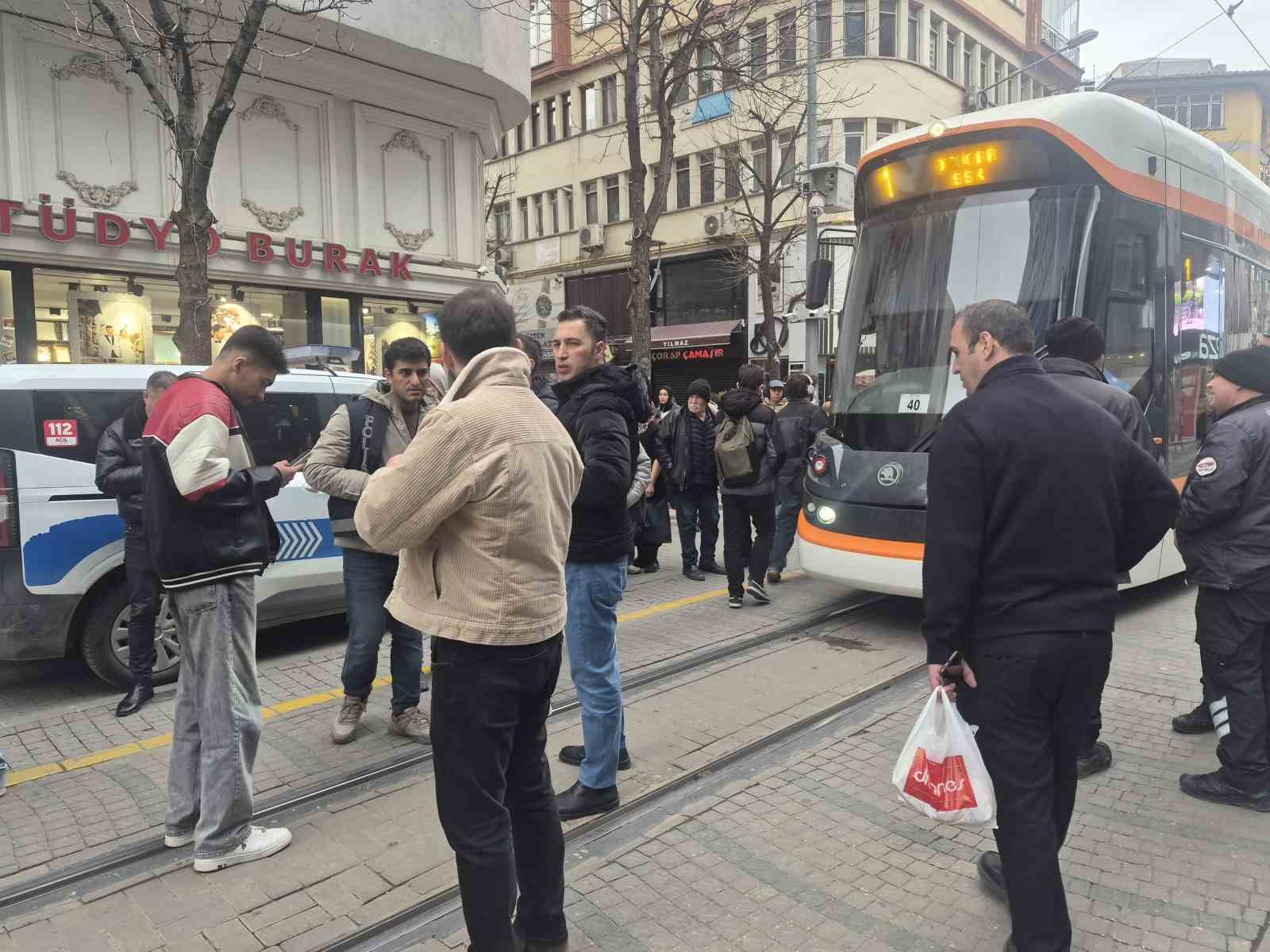 Eskişehir’de tramvayın çarptığı yaşlı adam yaralandı